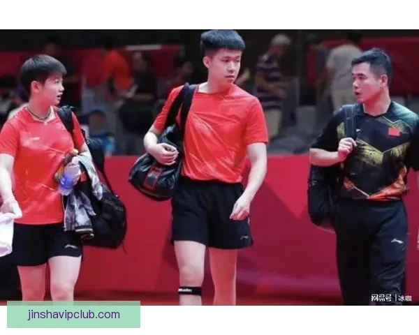 师娘落泪心疼刘国正妻子哽咽王楚钦独背国旗前行这一幕太揪心至极